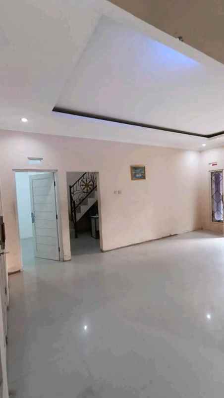 dijual rumah stipram