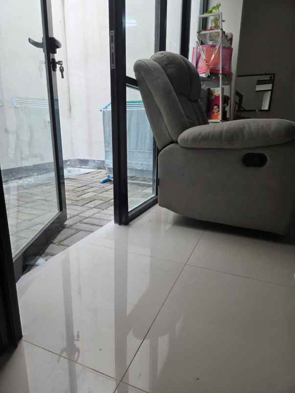 dijual rumah sukatani permai rt 12 rw