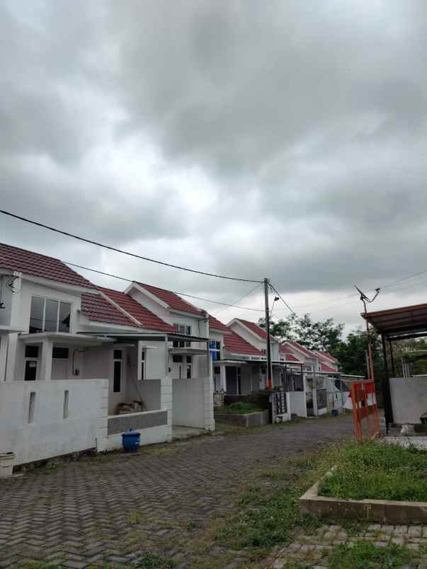 dijual rumah sukodadi residence