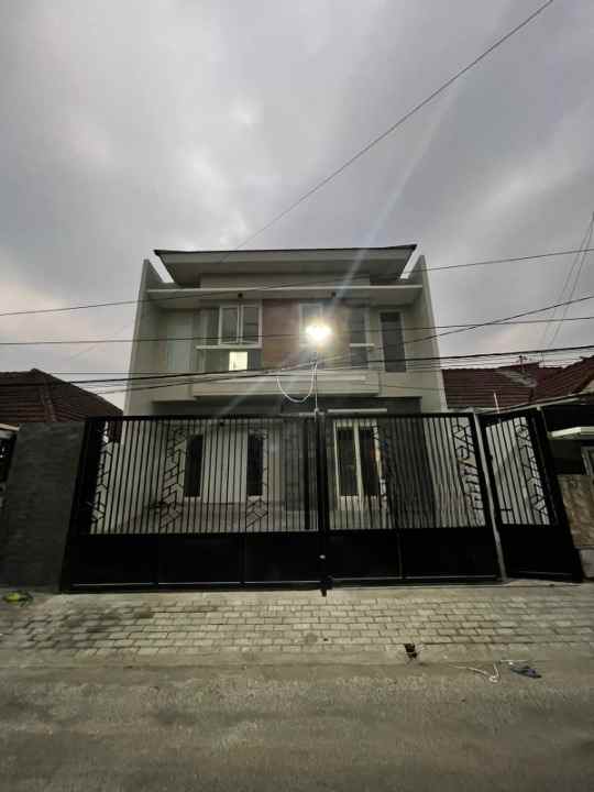 dijual rumah sutorejo prima