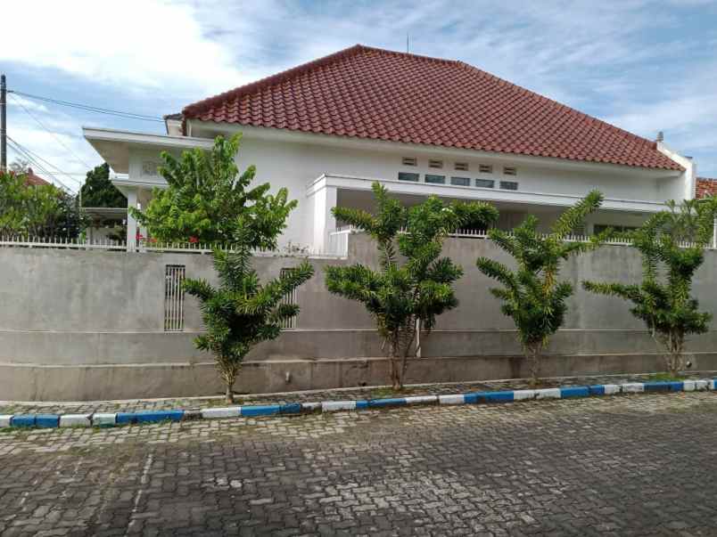 dijual rumah tanah luas pbi araya malang