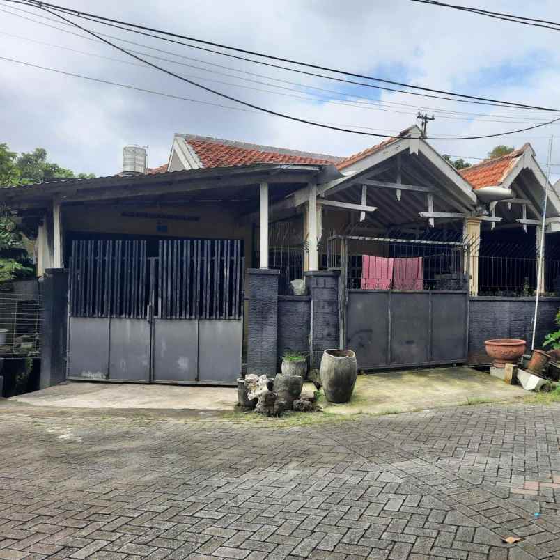 dijual rumah tenggilis