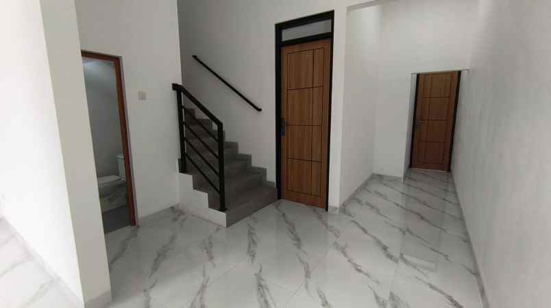 dijual rumah tenggilis mejoyo