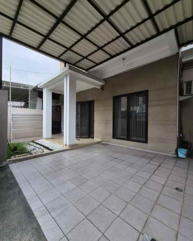 dijual rumah tenggilis utara
