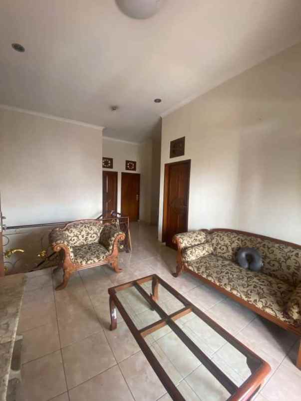 dijual rumah terusan buah batu