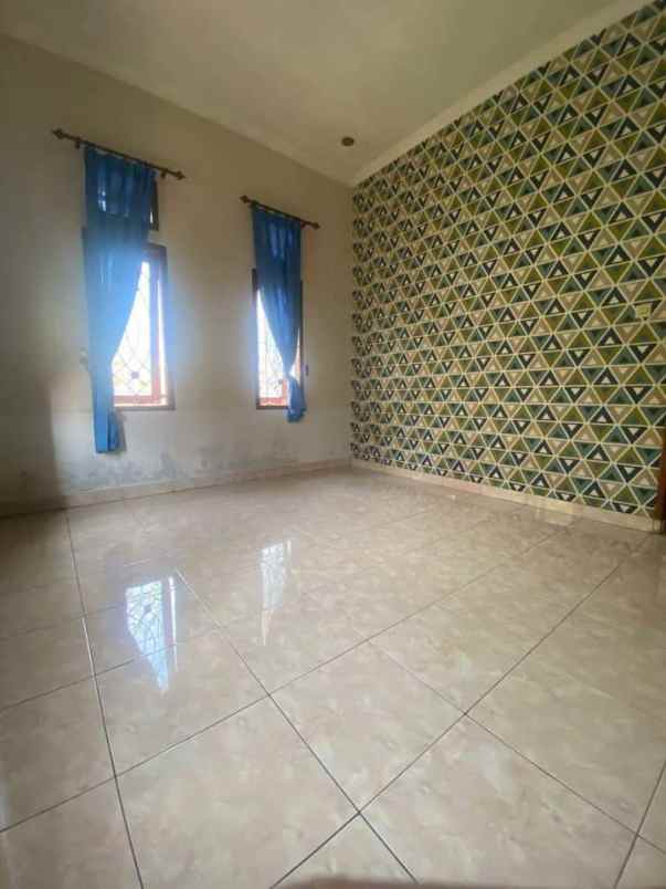 dijual rumah terusan buah batu