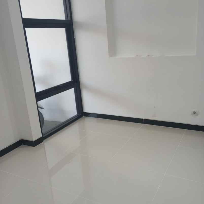 dijual rumah villa valensia