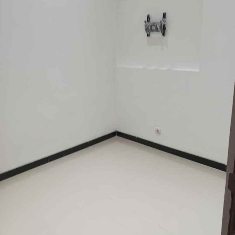 dijual rumah villa valensia