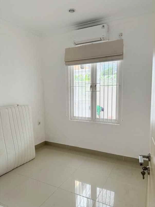 dijual rumah wiguna tengah