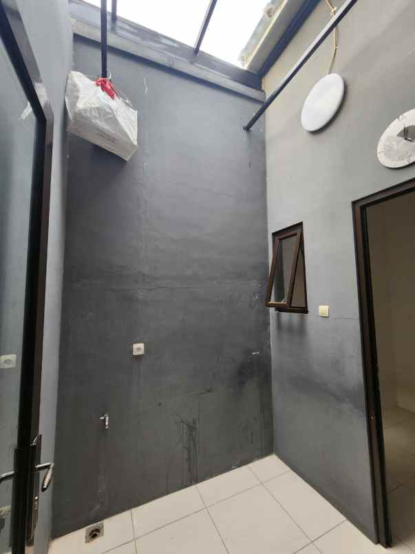 dijual rumah wisteria