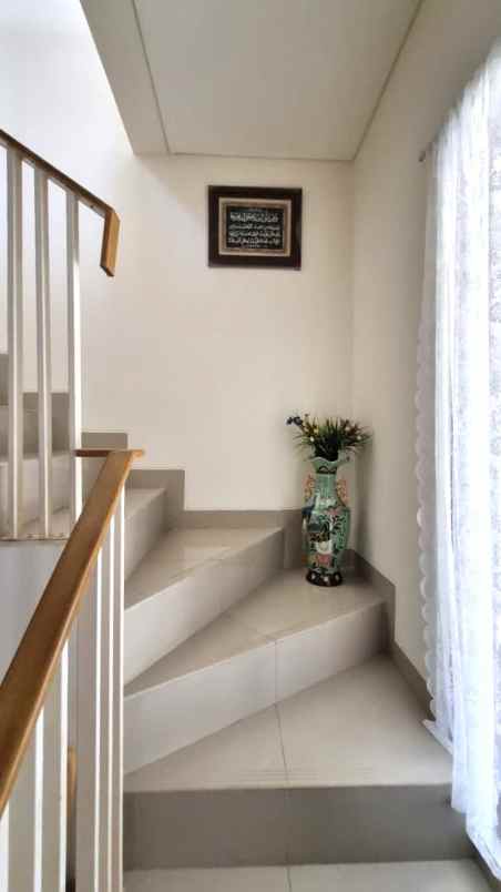 dijual rumah yarra essence jgc jakarta