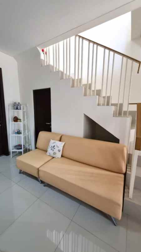 dijual rumah yarra essence jgc jakarta
