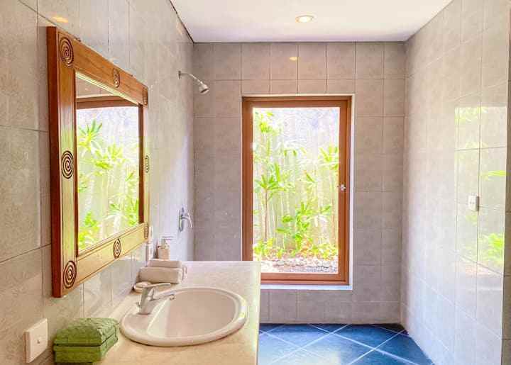 dijual villa berawa canggu bali
