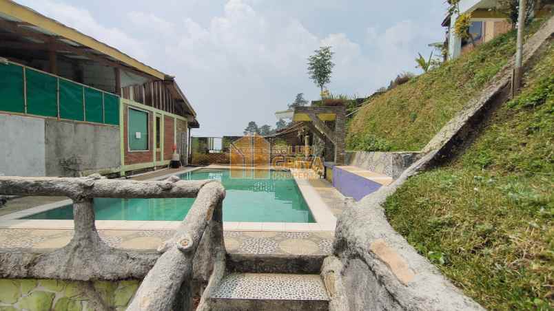 dijual villa kelurahan cibereum