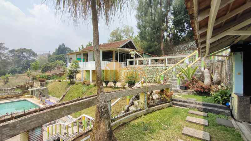 dijual villa kelurahan cibereum