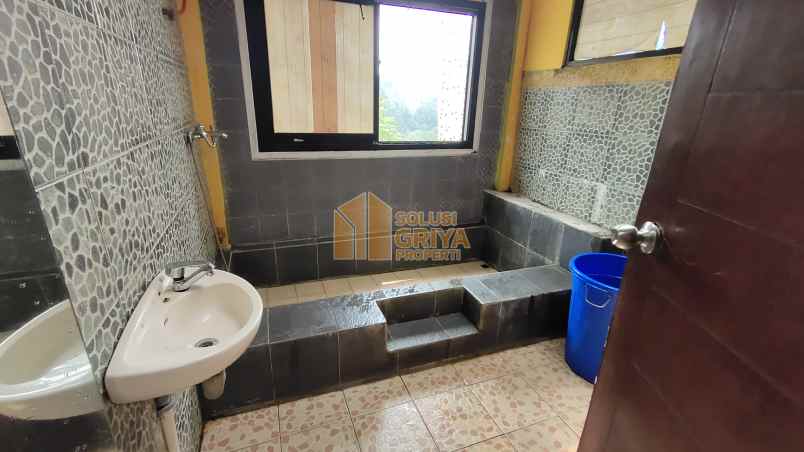 dijual villa kelurahan cibereum