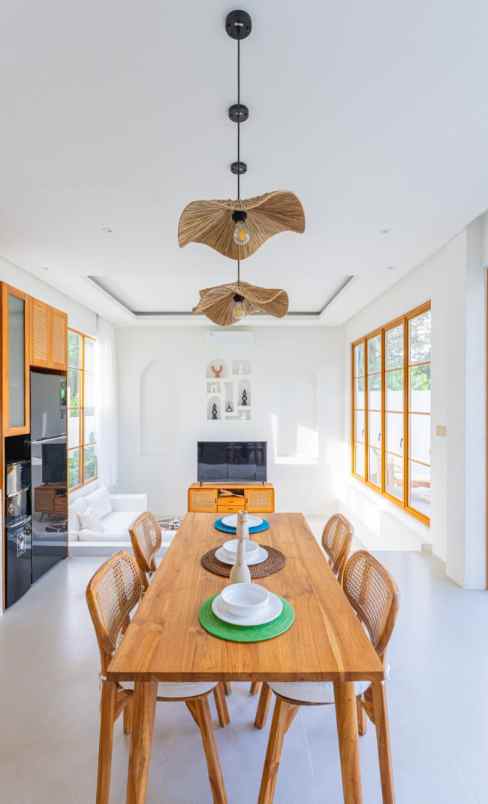 dijual villa lantai 2 lokasi cepaka munggu