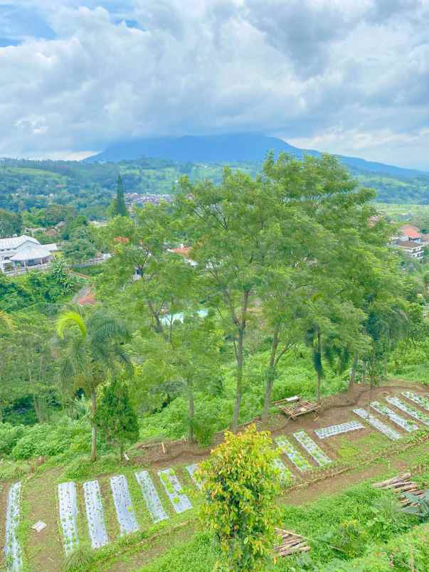 dijual villa tretes prigen 3 lantai