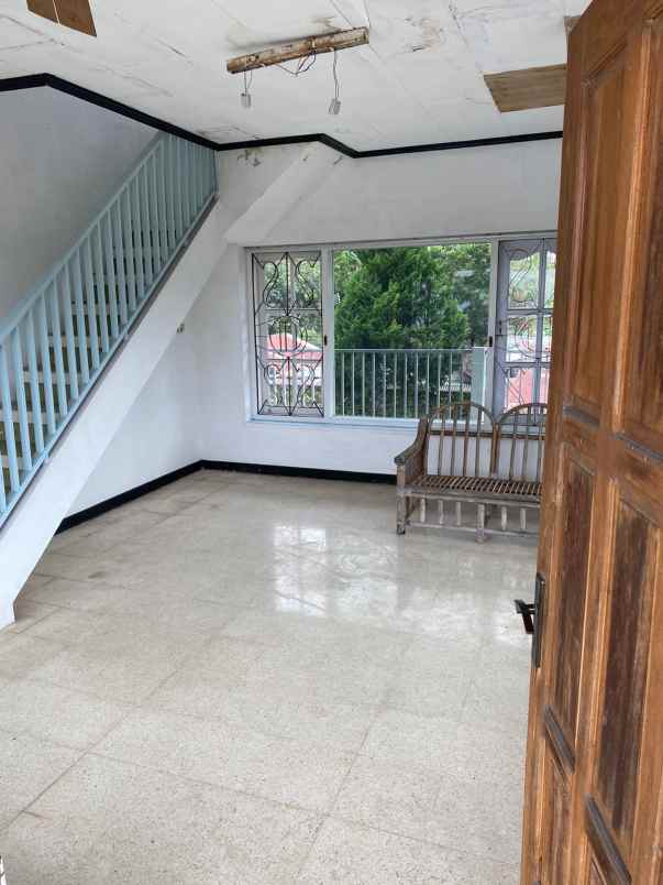 dijual villa tretes prigen 3 lantai