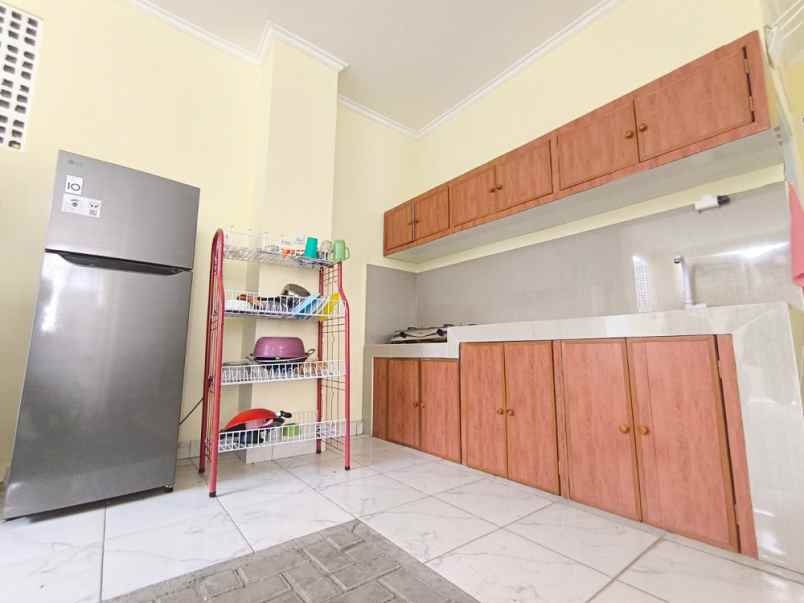 disewakan kost jl jati mataram no 320 rt