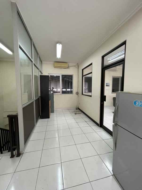disewakan ruko gudang kantor delta silicon lippo cikarang