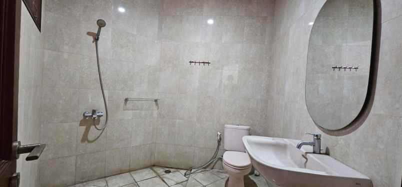 disewakan rumah dharmawangsa