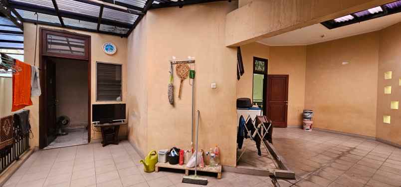 disewakan rumah dharmawangsa