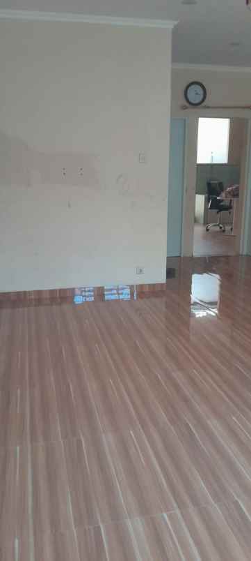 disewakan rumah jl cemara hijau meadow