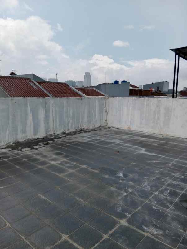 disewakan rumah kelapa kopyor kelapa gading