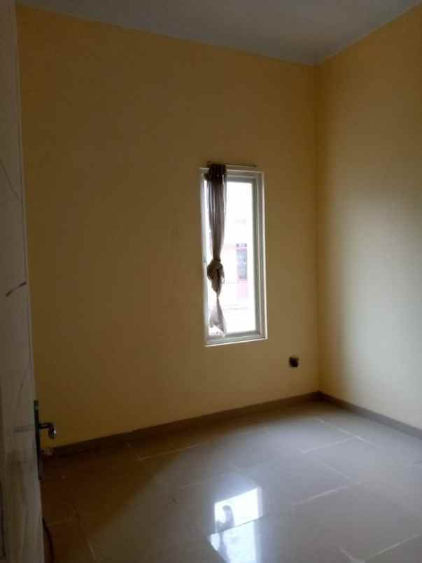 disewakan rumah kelapa kopyor kelapa gading