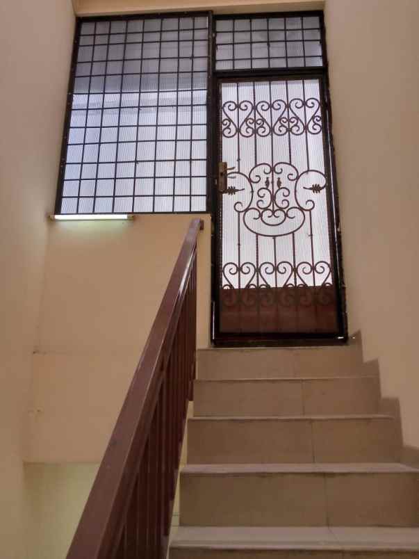 disewakan rumah kelapa kopyor kelapa gading