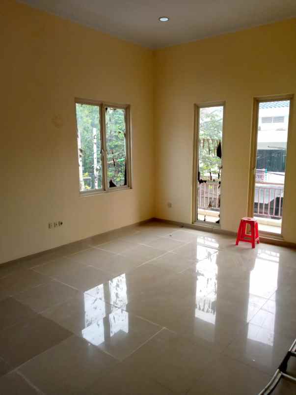 disewakan rumah kelapa kopyor kelapa gading