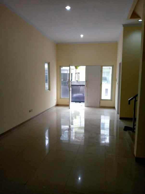 disewakan rumah kelapa kopyor kelapa gading