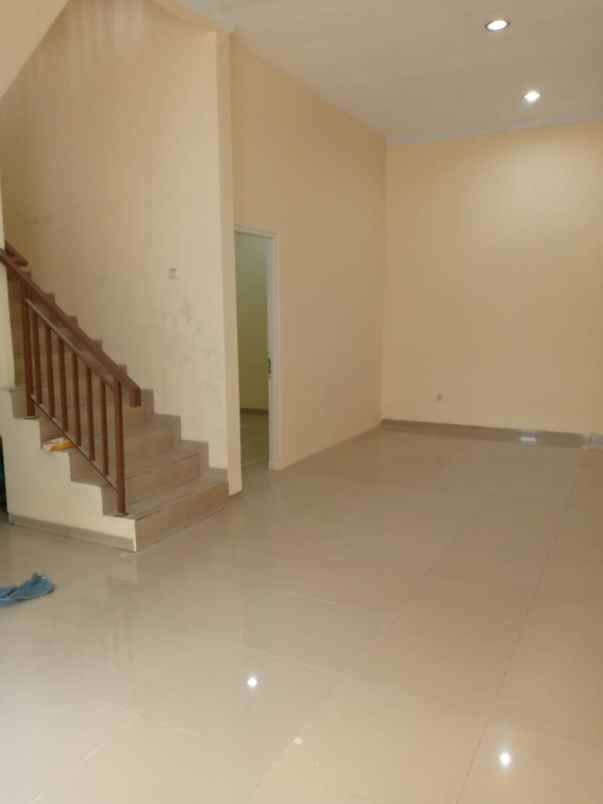 disewakan rumah kelapa kopyor kelapa gading