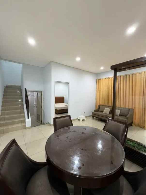 disewakan rumah kembangan
