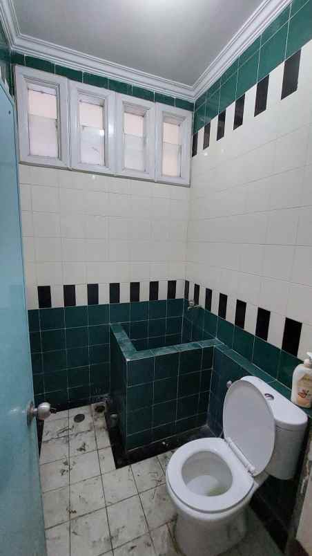 disewakan rumah pantai mentari