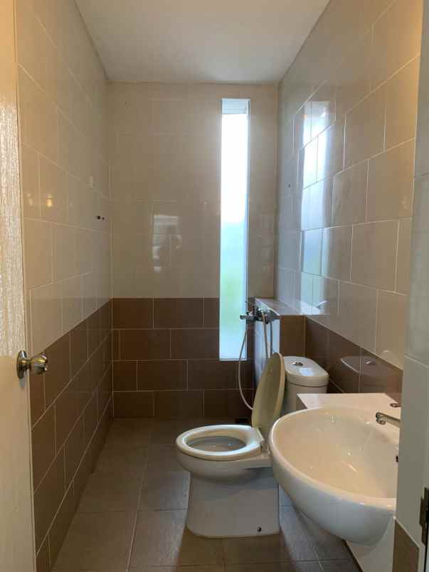 disewakan rumah suvarna sutera cluster bahana