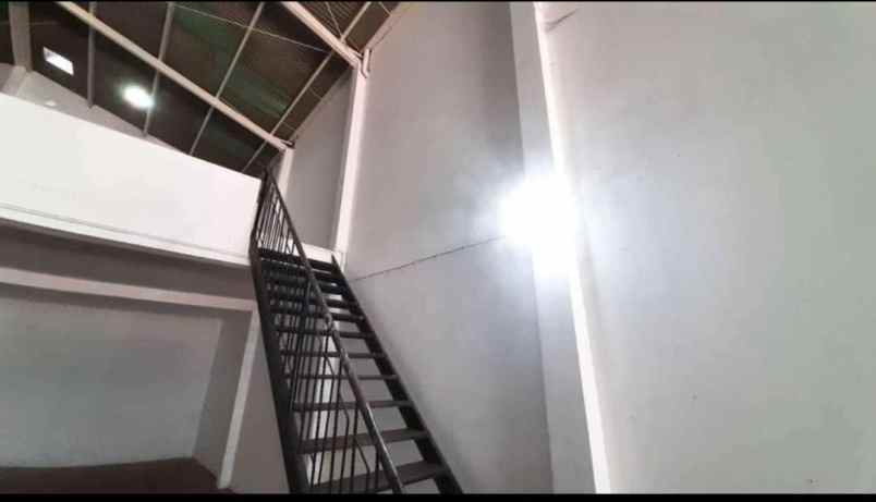 gudang lebak kenjeran bebas banjir akses truk engkel