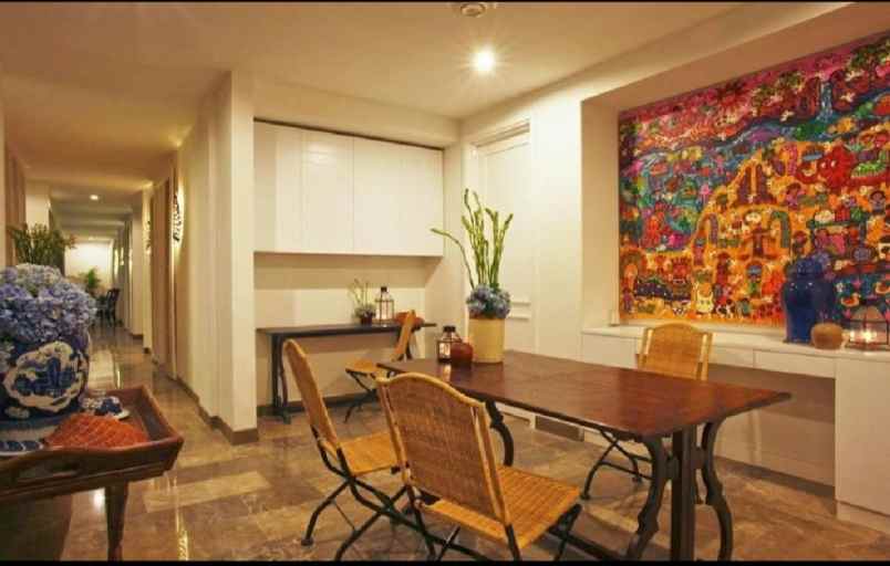 hotel 3 lantai di seminyak bali