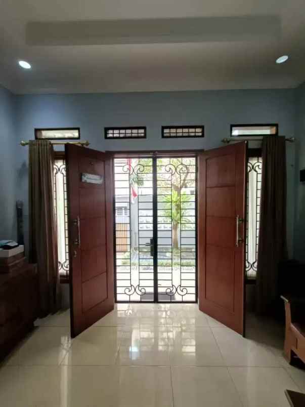 jual rumah 2 lantai di ciledug perbatasan jakarta