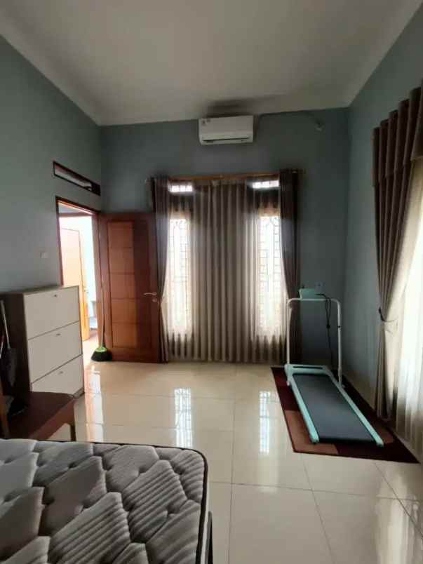 jual rumah 2 lantai di ciledug perbatasan jakarta
