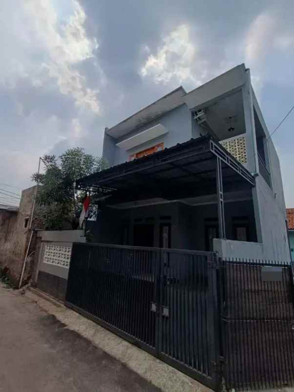 jual rumah 2 lantai di ciledug perbatasan jakarta