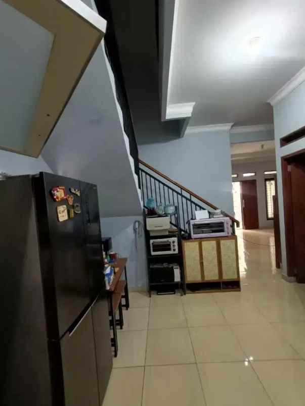 jual rumah 2 lantai di ciledug perbatasan jakarta