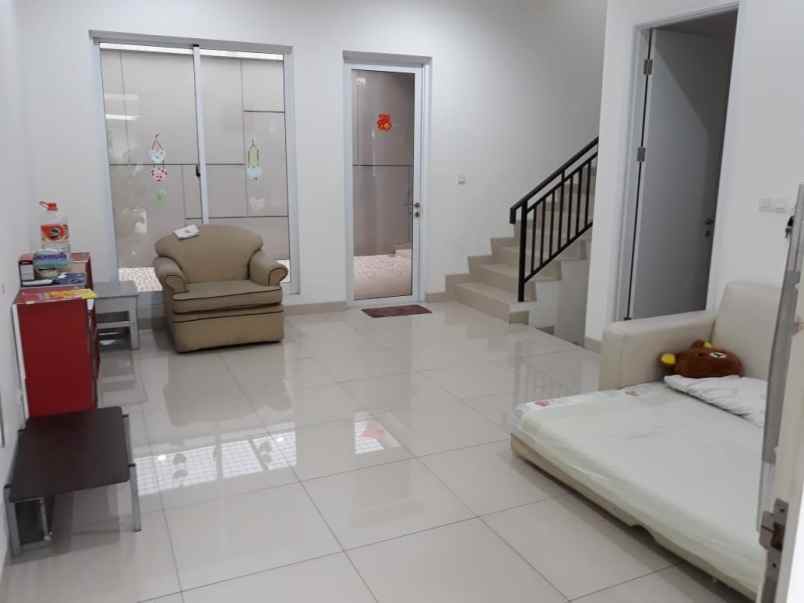 jual rumah 2 lantai di green puri 2 cengakreng