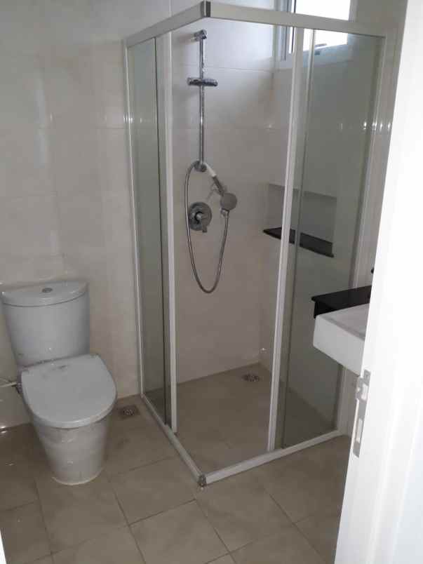 jual rumah 2 lantai di green puri 2 cengakreng