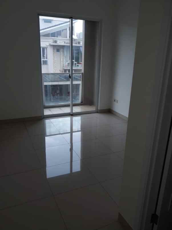 jual rumah 2 lantai di green puri 2 cengakreng