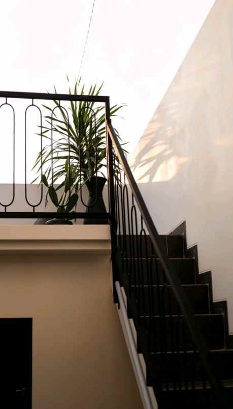 jual villa kolam renang di kawasan jl damai yogyakarta