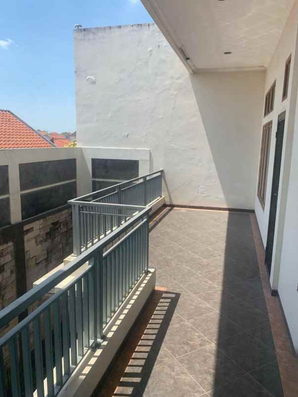 puri surya jaya sidoarjo rumah 2 lantai row jalan 7 m