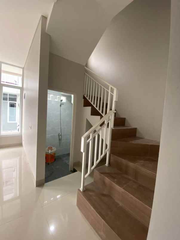 rmah baru 2 lantai di pondok melati jatimurni bekasi