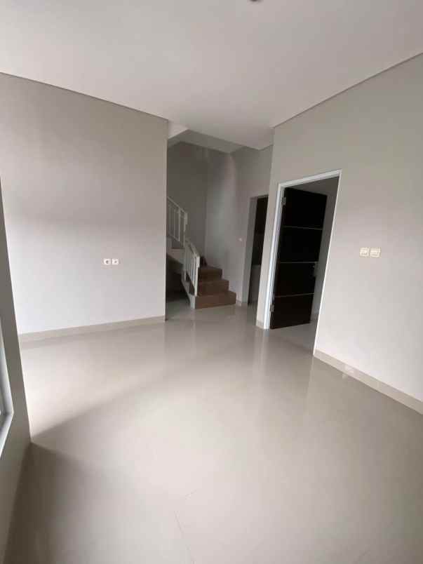 rmah baru 2 lantai di pondok melati jatimurni bekasi